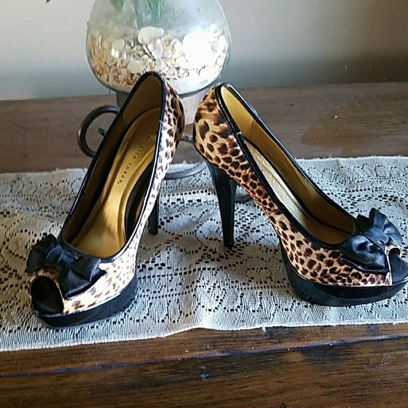 Shoes...shoes....shoes - Picture 5 of 7